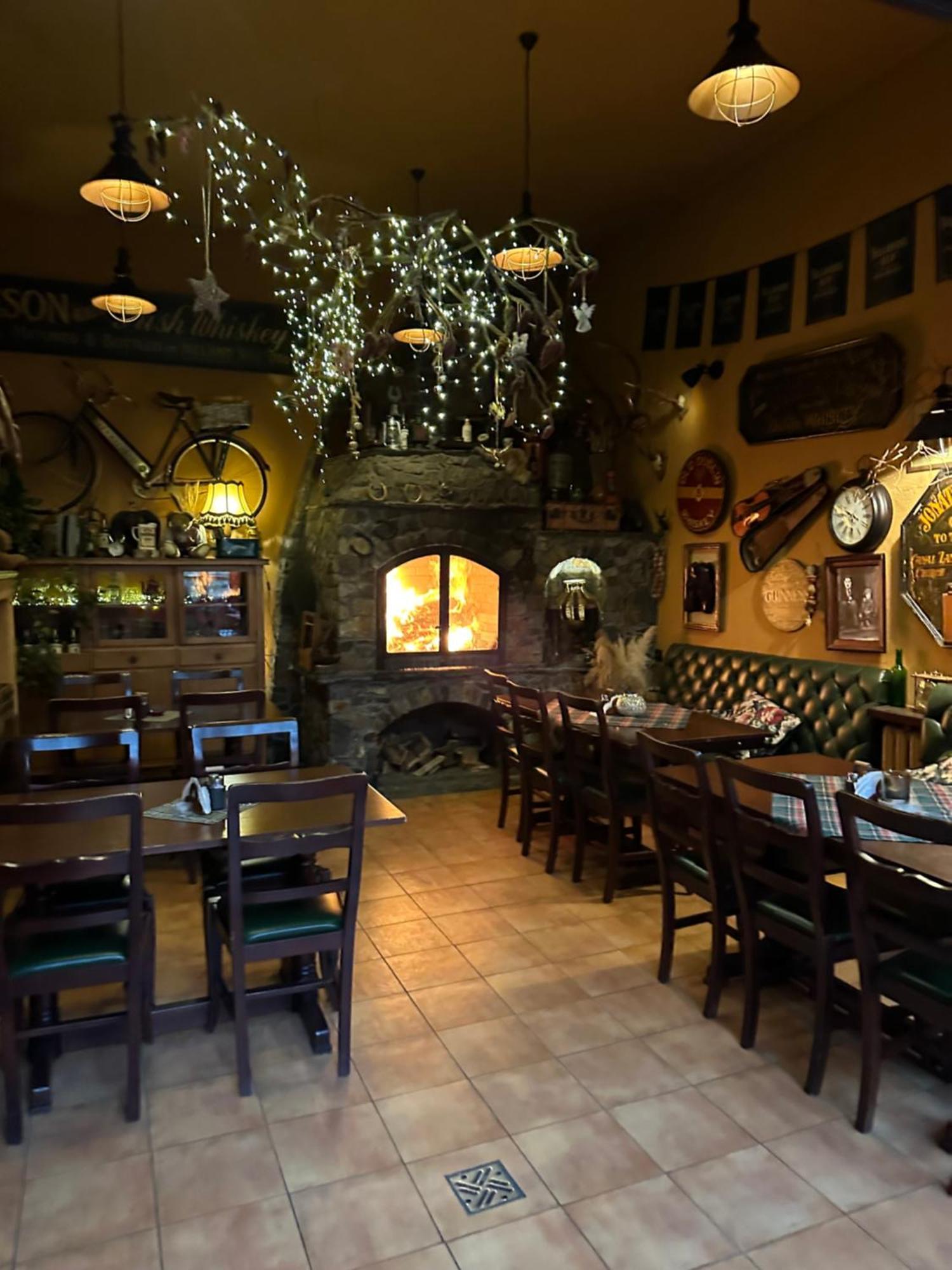 Shoemaker Irish Pub & Accommodation Kielce Exterior photo