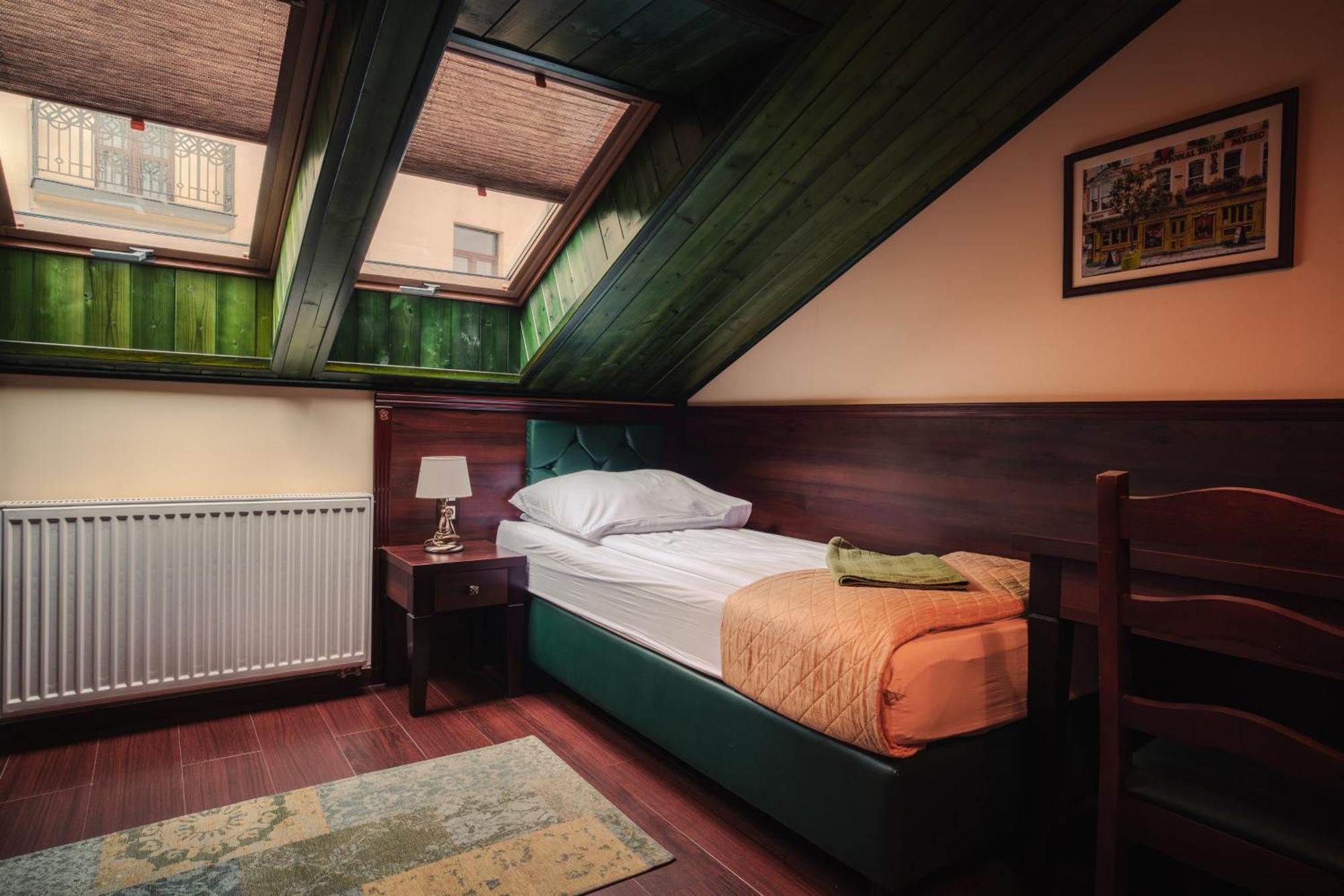 Shoemaker Irish Pub & Accommodation Kielce Exterior photo