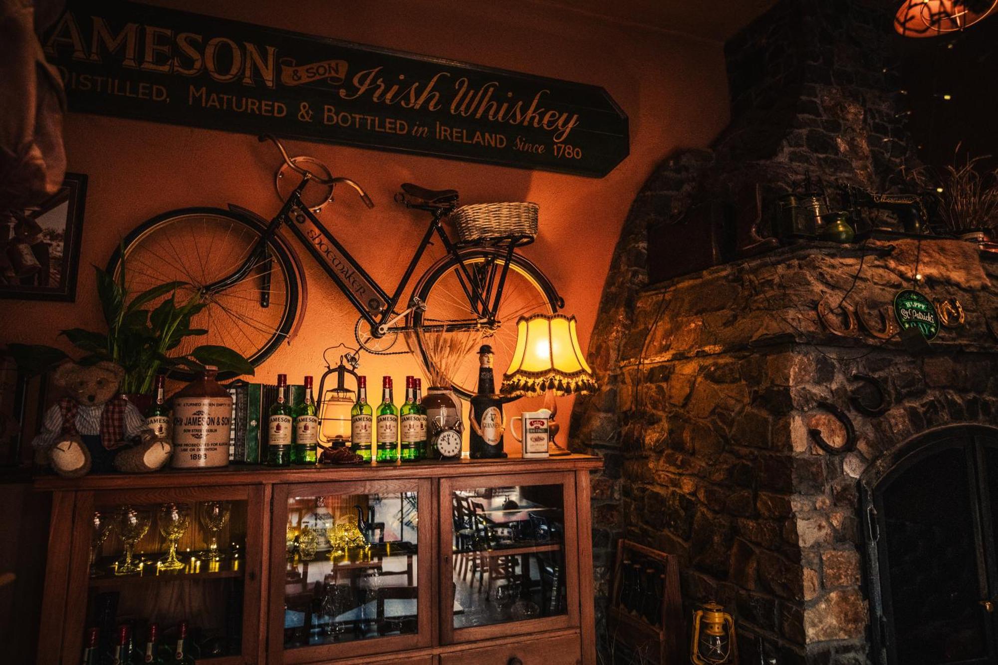 Shoemaker Irish Pub & Accommodation Kielce Exterior photo