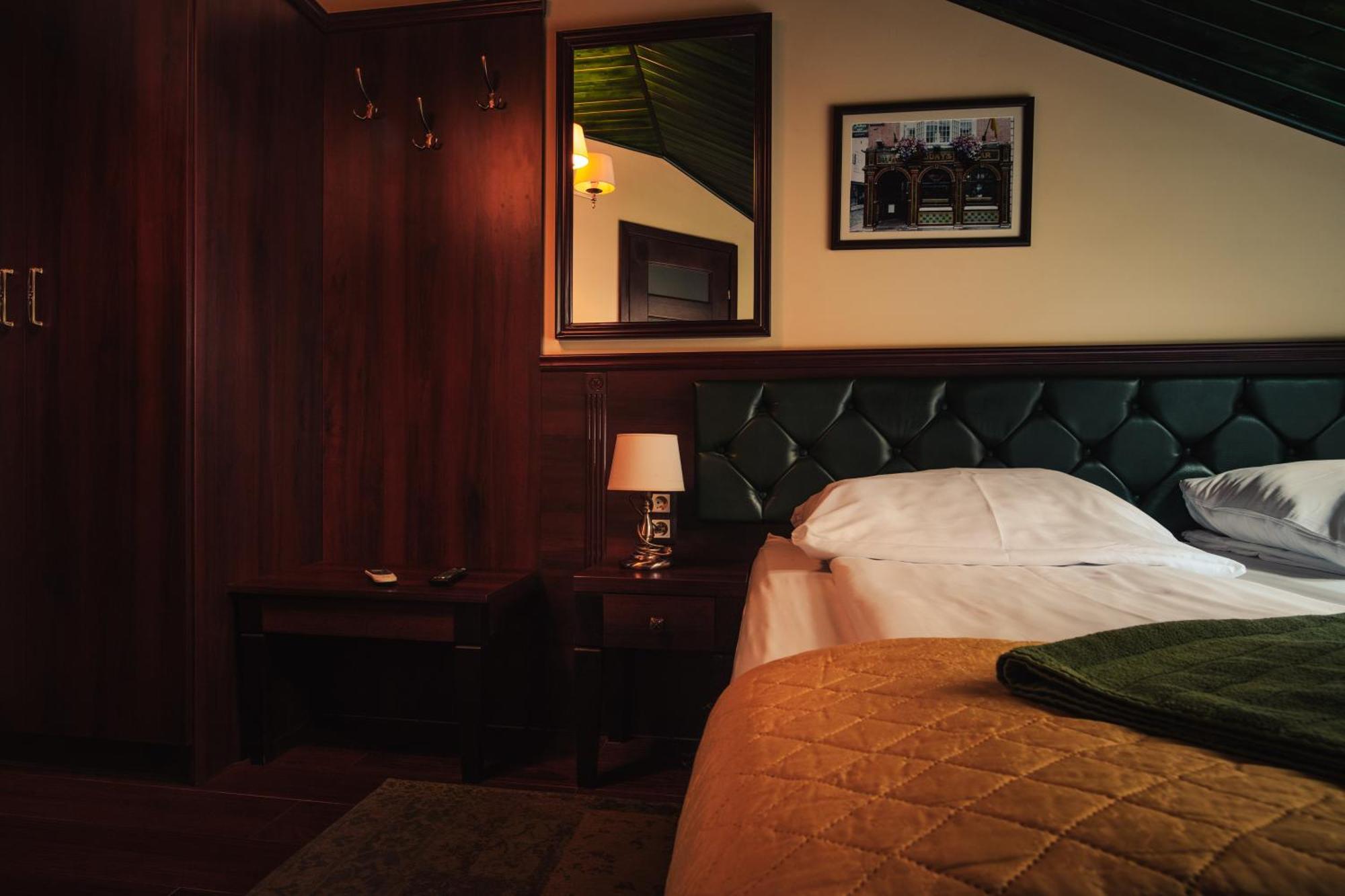 Shoemaker Irish Pub & Accommodation Kielce Exterior photo