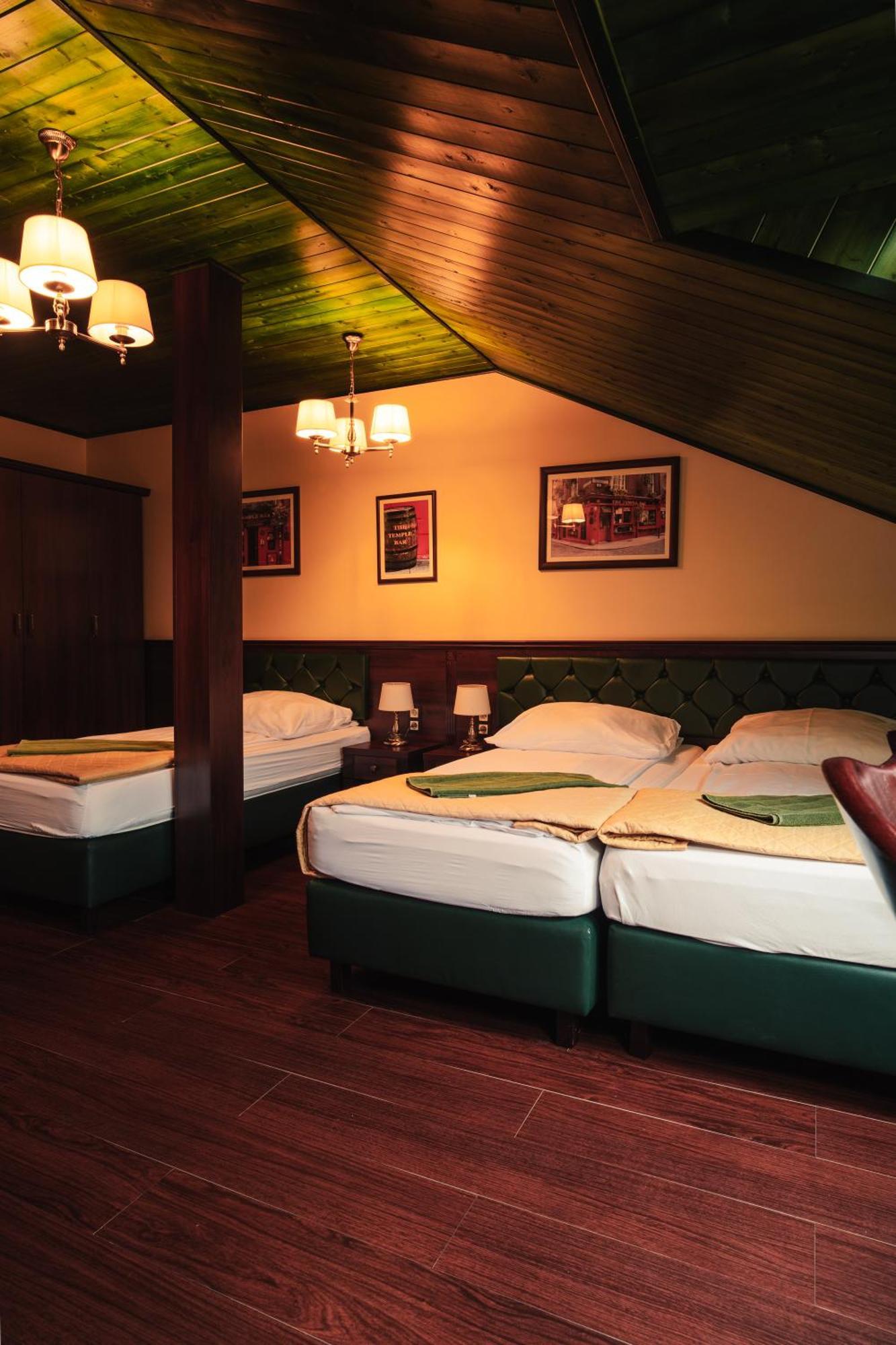 Shoemaker Irish Pub & Accommodation Kielce Exterior photo